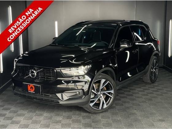 VOLVO XC40 2021