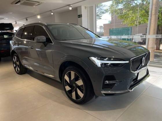 VOLVO XC60 2025