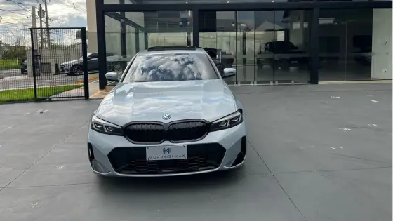 BMW 330e 2025