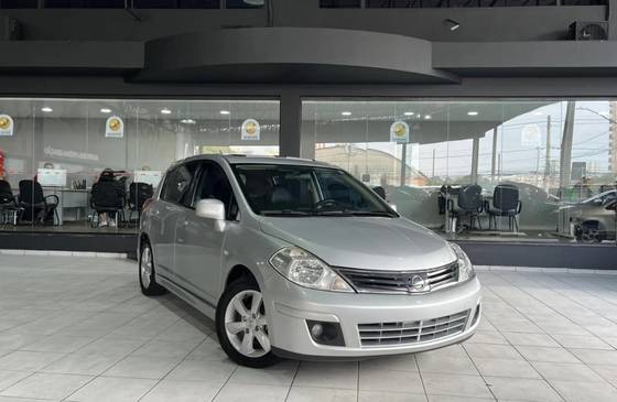 NISSAN TIIDA 2013