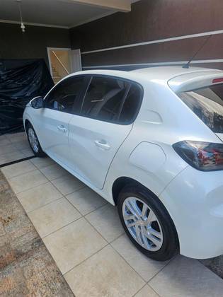PEUGEOT 208 2021