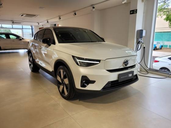 VOLVO C40 2024