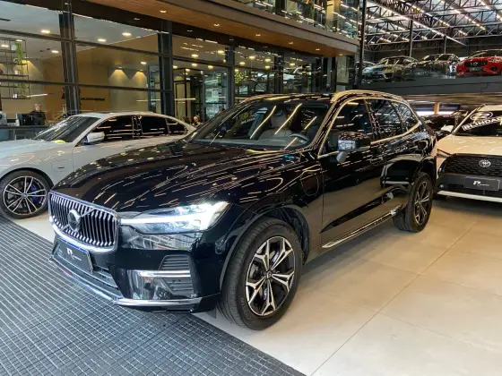 VOLVO XC60 2022