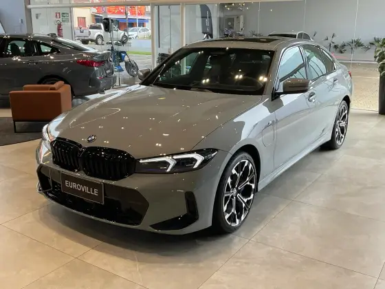 BMW 330e 2025