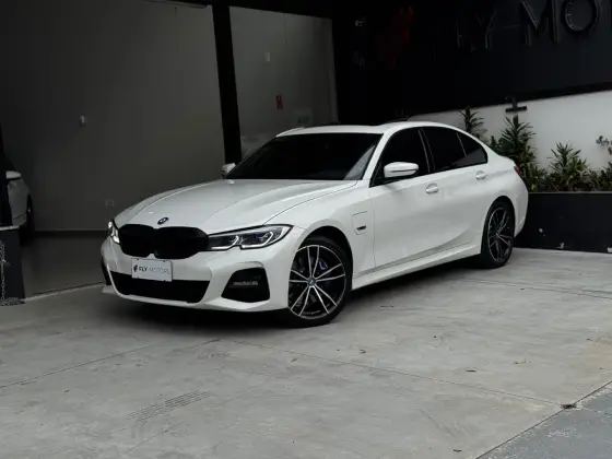 BMW 330e 2022