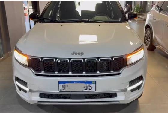 JEEP COMMANDER 2023