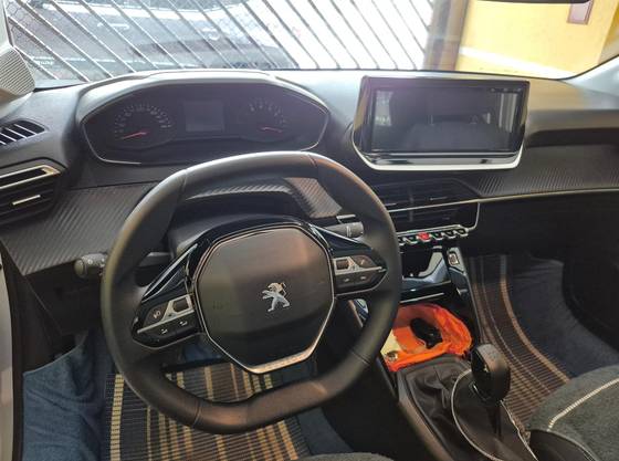 PEUGEOT 208 2023