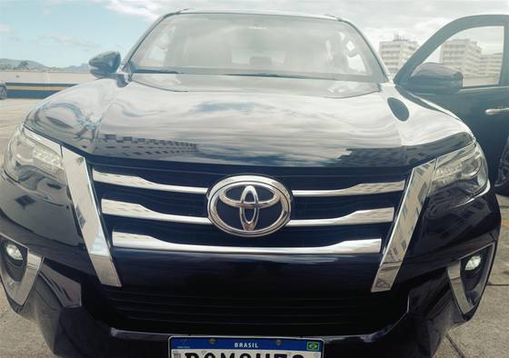 TOYOTA HILUX SW4 2019