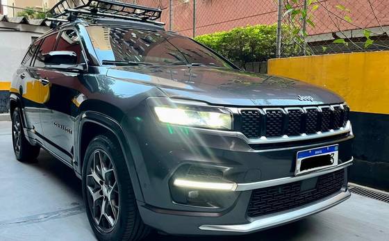 JEEP COMMANDER 2023