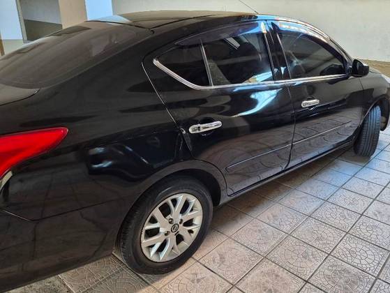 NISSAN VERSA 2017
