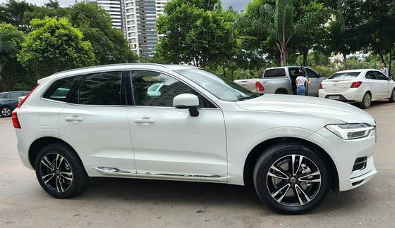 VOLVO XC60 2021