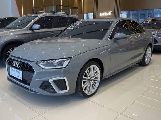 AUDI A4 2023