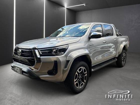 TOYOTA HILUX 2024