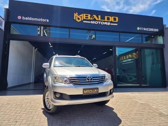 TOYOTA HILUX SW4 2013