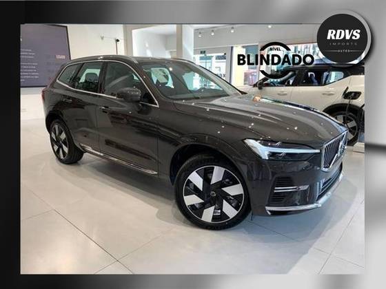 VOLVO XC60 2025