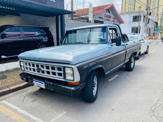 FORD F-1000 1986