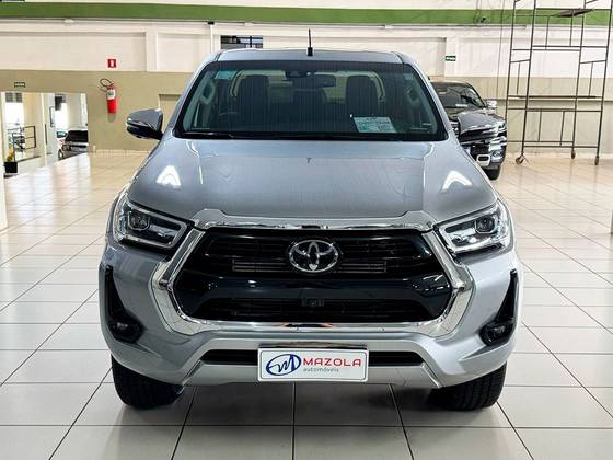 TOYOTA HILUX 2023