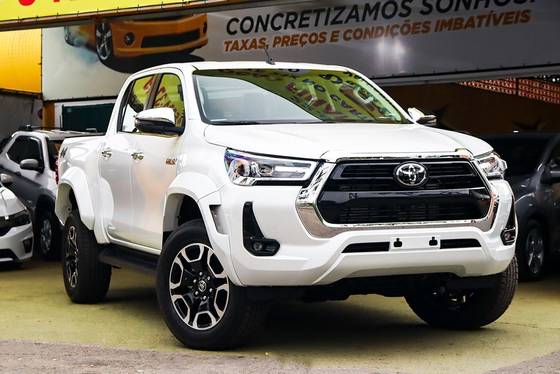 TOYOTA HILUX 2024