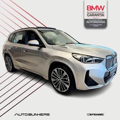 BMW iX1 2025