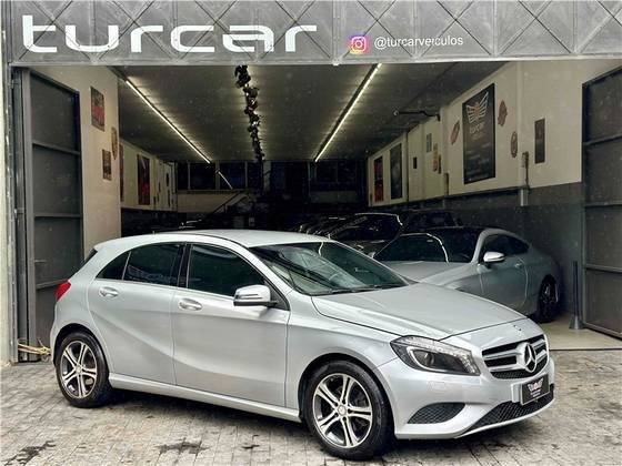 MERCEDES-BENZ A 200 2015