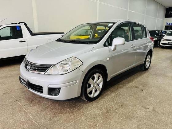 NISSAN TIIDA 2012
