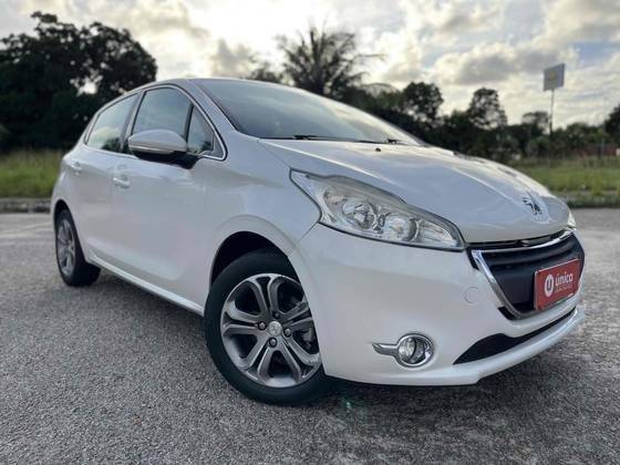 PEUGEOT 208 2015