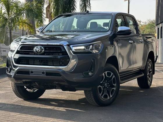 TOYOTA HILUX 2025