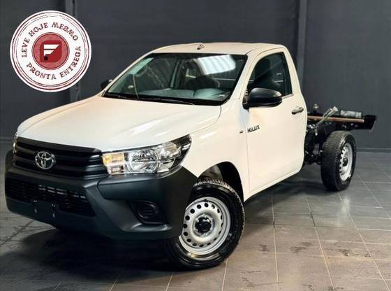 TOYOTA HILUX 2025