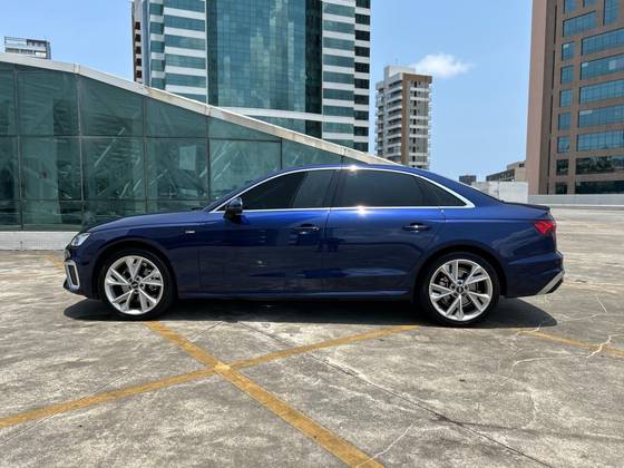 AUDI A4 2022
