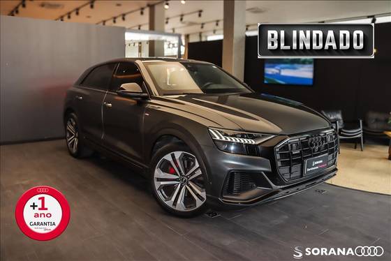 AUDI Q8 2022