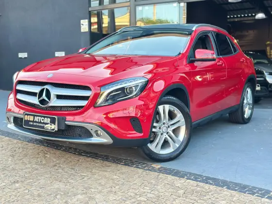 MERCEDES-BENZ GLA 200 2017