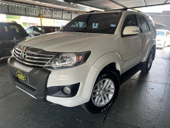 TOYOTA HILUX 2015