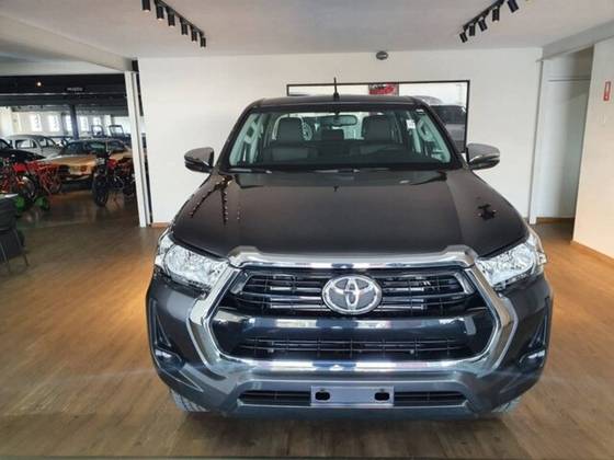 TOYOTA HILUX 2025