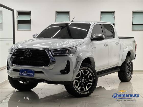 TOYOTA HILUX 2024