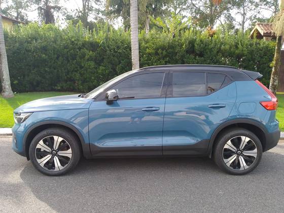 VOLVO XC40 2023