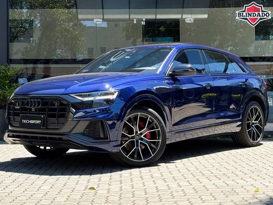AUDI Q8 2020