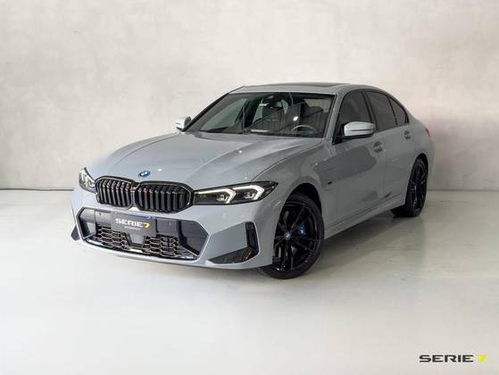 BMW 330e 2023