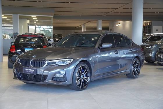BMW 330e 2022