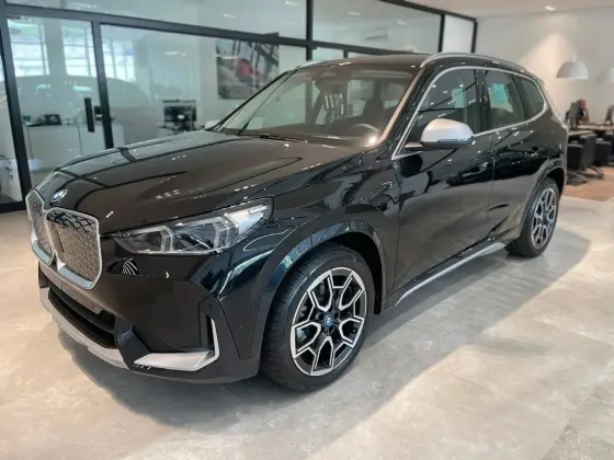 BMW iX1 2025