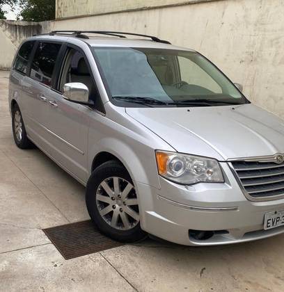 CHRYSLER TOWN & COUNTRY 2009
