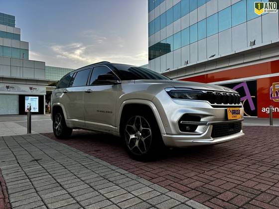 JEEP COMMANDER 2023