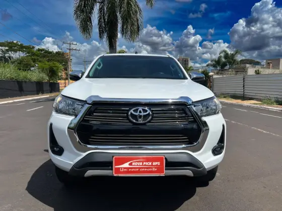 TOYOTA HILUX 2021