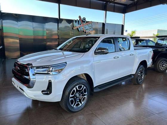 TOYOTA HILUX 2025