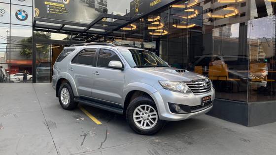 TOYOTA HILUX 2015