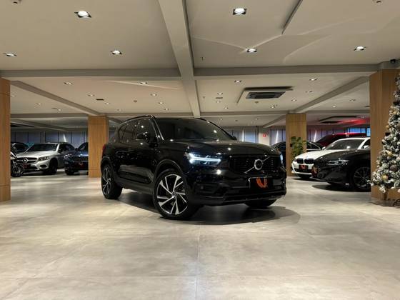 VOLVO XC40 2021