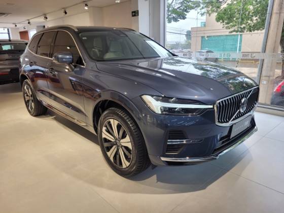VOLVO XC60 2025