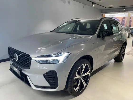 VOLVO XC60 2025
