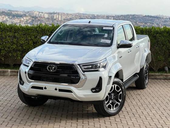 TOYOTA HILUX 2025