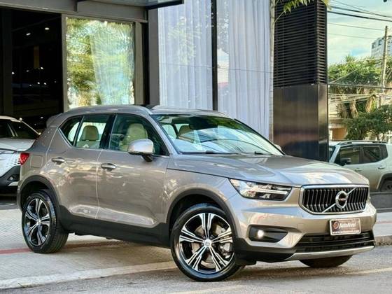 VOLVO XC40 2022