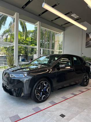 BMW iX 2025